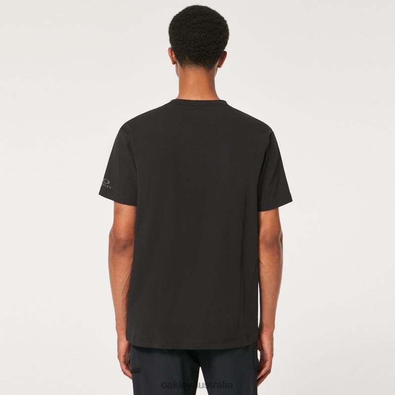 Wanderlust Pocket Tee Blackout Oakley2ZJX2331