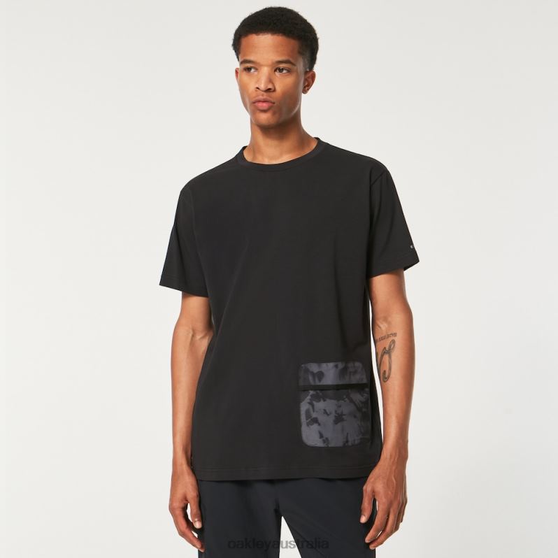 Wanderlust Pocket Tee Blackout Oakley2ZJX2331