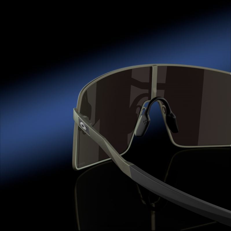 Sutro TI Prizm Sapphire Lenses, Satin Lead Frame Oakley2ZJX239